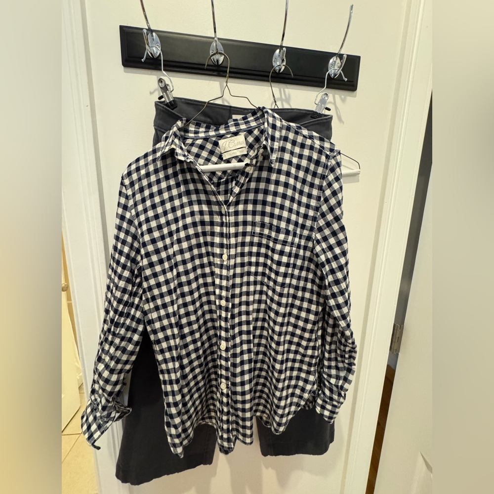 J Crew women navy and White  Button-Up Shirt size 6 classic